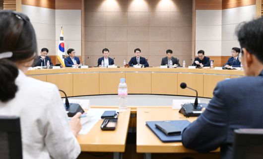 [세종=뉴시스] 기획재정부는 28일 서울 서초구 서울지방조달청에서 김윤상 2차관 주재로 '2025년 제2차 보조금관리위원회'를 열고 '2025년 보조사업 연장평가 결과(안)'를 심의·의결했다고 밝혔다. (사진=기재부 제공) 2025.05.28. photo@newsis.com *재판매 및 DB 금지