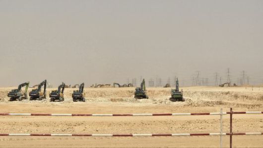 [리야드=뉴시스]루마 가스복합 발전소 예정부지에서 작업 중이던 포크레인이 세워져 있었다. (사진=산업통상자원부 공동취재단 제공) *재판매 및 DB 금지