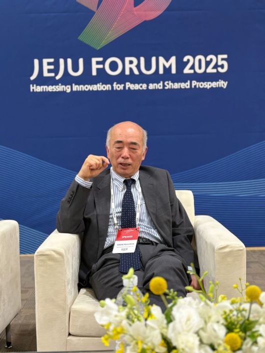 [제주=뉴시스]박준호 기자=제주포럼 참석차 방한중인 사사에 겐이치로 전 주미일본대사가 28일 제주국제컨벤션센터에서 한국 언론들과 인터뷰를 하고 있다. 2025.05.28 pjh@newsis.com *재판매 및 DB 금지