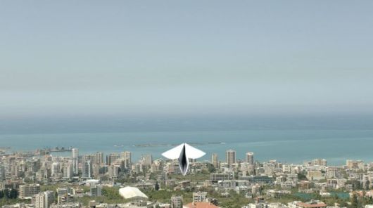 아크람 자타리, 거부하는 조종사에게 보내는 편지, 2013, 영상 설치; 단채널 영상(×2), 컬러, 사운드무음; 빈티지 의자 1개, 스툴 8개, 영상 35분 58초, 1분 20초, 빈티지 의자 85×56×44cm, 스툴 44×37.5×37.5(×8)cm, ed.57, 국립현대미술관 소장 *재판매 및 DB 금지