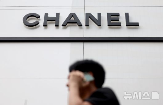 [서울=뉴시스] 김진아 기자 = 서울 시내 한 샤넬 매장. 2025.06.02. bluesoda@newsis.com