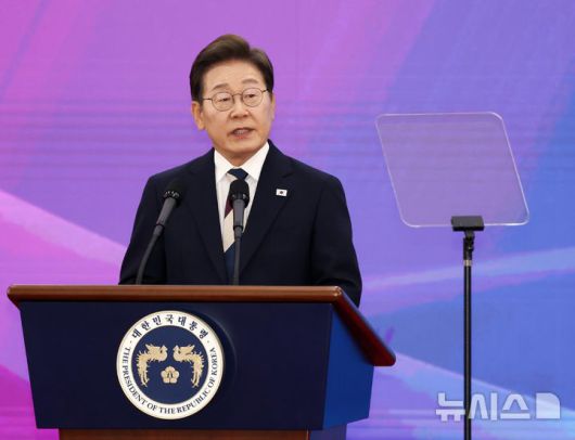 [서울=뉴시스] 국회사진기자단 = 이재명 대통령이 4일 서울 여의도 국회에서 열린 제21대 대통령 취임선서식에서 연설하고 있다. 2025.06.04. photo@newsis.com