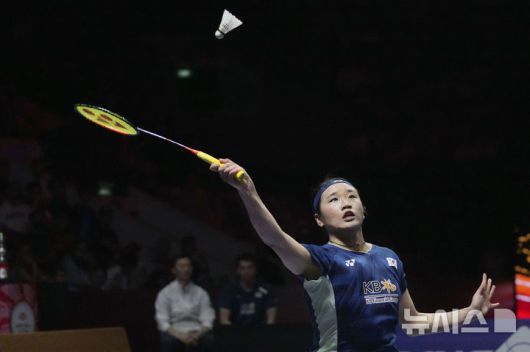 [자카르타=AP/뉴시스] 안세영이 7일(현지시간) 인도네시아 자카르타 이스토라 스타디움에서 열린 세계배드민턴연맹(BWF) 월드투어 슈퍼 1000 인도네시아오픈 여자 단식 준결승에서 일본 야마구치 아카네와 경기를 치르고 있다. 2025.06.07.