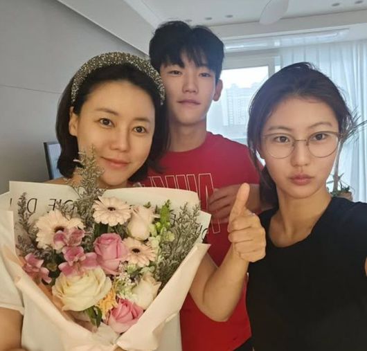 [서울=뉴시스] 박연수, 송지욱, 송지아. (사진=박연수 인스타그램 캡처) 2025.06.07. photo@newsis.com *재판매 및 DB 금지