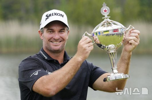 [토론토=AP/뉴시스]캐나다오픈 우승한 라이언 폭스. 2025.06.08.