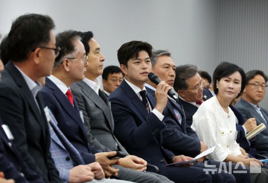 [서울=뉴시스] 고승민 기자 = 김용태 국민의힘 비상대책위원장이 10일 서울 여의도 당사에서 열린 원외당협위원장 간담회에서 발언하고 있다. 2025.06.10. kkssmm99@newsis.com