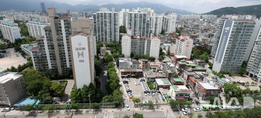 [서울=뉴시스] 추상철 기자 = 서울 노원구 아파트 단지가 보이고 있다. 2025.06.10. scchoo@newsis.com