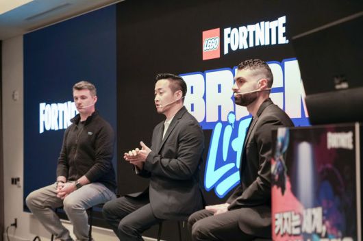 [서울=뉴시스] 에픽게임즈코리아는 11일 '포트나이트'를 국내 확장 출시한다고 밝혔다. 이날 오전 서울 강남구에서 열린 기자간담회에서 박성철에픽게임즈코리아 대표(가운데)가 취재진 질문에 답하고 있다. (사진=에픽게임즈 제공) *재판매 및 DB 금지