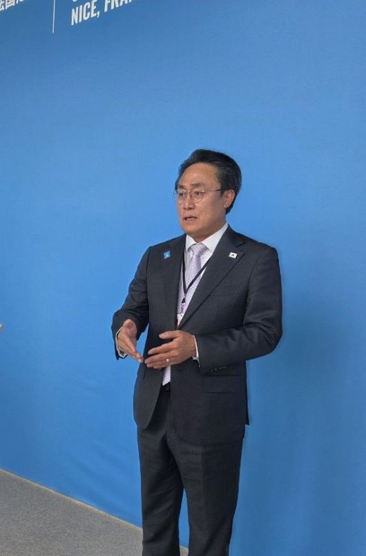 [니스=뉴시스] 이혜원 기자 = 강도형 해양수산부 장관이 10일(현지 시간) 프랑스 니스에서 열린 제3차 유엔 해양총회 참석 계기로 뉴시스와 인터뷰하고 있다. 2025.06.12. hey1@newsis.com *재판매 및 DB 금지