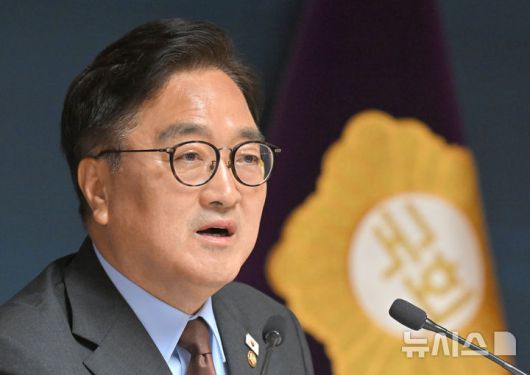 [서울=뉴시스] 국회사진기자단 = 우원식 국회의장이 지난 11일 서울 여의도 국회 사랑재에서 열린 취임 1주년 기자간담회에서 발언하고 있다. 2025.06.11. photo@newsis.com