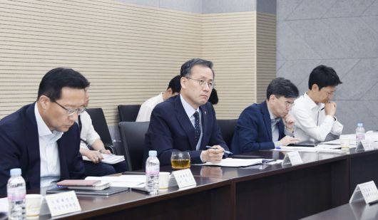 [서울=뉴시스] 김근수 기자 = 이형일 기획재정부 장관 직무대행 1차관이 지난 12일 오후 정부세종청사 중앙동에서 '제17차 부동산 시장 및 공급상황 점검 전담반 회의'를 주재하는 모습. (사진= 기획재정부 제공) 2025.06.12. photo@newsis.com *재판매 및 DB 금지