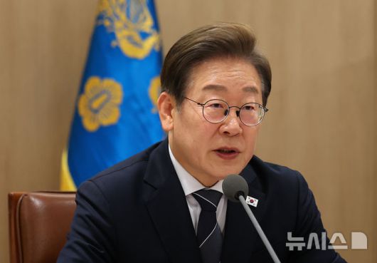 [서울=뉴시스] 최진석 기자 = 이재명 대통령이 13일 서울 용산 대통령실에서 열린 이스라엘-이란 공습관련 대통령실 안보경제 긴급점검회의에서 발언하고 있다. 2025.06.13. myjs@newsis.com