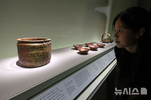 [서울=뉴시스] 박진희 기자 = 국립중앙박물관과 일본 도쿄국립박물관은 한·일 국교 정상화 60주년 특별전 '일본미술, 네 가지 시선' 언론공개회를 16일 서울 용산구 국립중앙박물관 상설전시관에서 갖고 두 기관의 소장품 62건을 선보이고 있다. 2025.06.16. pak7130@newsis.com