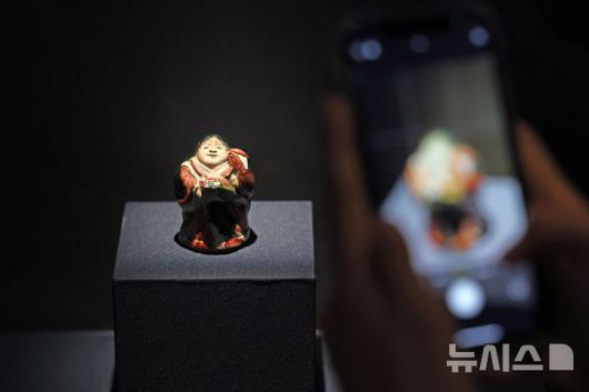 [서울=뉴시스] 박진희 기자 = 국립중앙박물관과 일본 도쿄국립박물관은 한·일 국교 정상화 60주년 특별전 '일본미술, 네 가지 시선' 언론공개회를 16일 서울 용산구 국립중앙박물관 상설전시관에서 갖고 두 기관의 소장품 62건을 선보이고 있다. 2025.06.16. pak7130@newsis.com