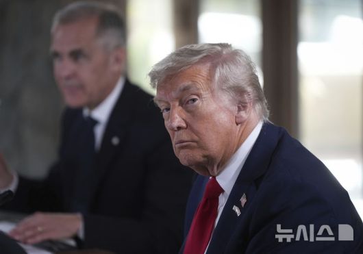 [카나나스키스=AP/뉴시스] 도널드 트럼프 미국 대통령이 16일(현지 시간) 캐나다 카나나스키스에서 열린 주요 7개국(G7) 정상회의 실무 세션에 참석해 있다. 2025.06.17.