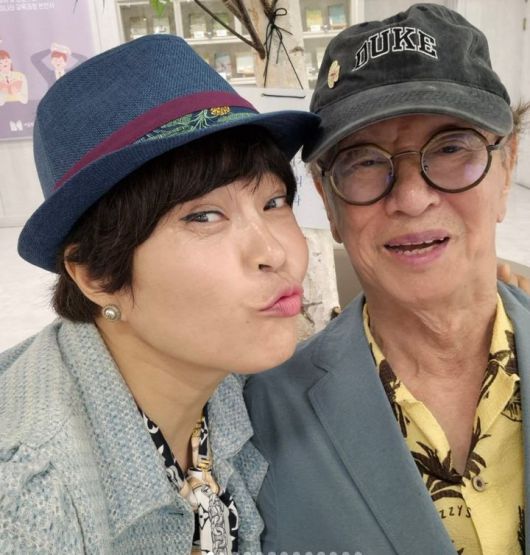 [서울=뉴시스] 조혜련, 전유성. (사진=조혜련 인스타그램 캡처) 2025.06.17. photo@newsis.com *재판매 및 DB 금지