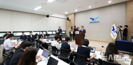 [과천=뉴시스] 김선웅 기자 = 오동운 고위공직자범죄수사처장이 17일 경기 과천시 정부과천청사 공수처에서 출입기자단과 간담회를 하고 있다. 2025.06.17. mangusta@newsis.com