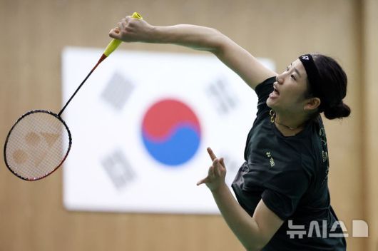 [진천=뉴시스] 조성우 기자 = 17일 충북 진천선수촌에서 열린 대한민국 배드민턴 국가대표팀 미디어데이에서 안세영이 훈련에 열중하고 있다. 2025.06.17. xconfind@newsis.com