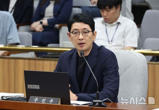 [서울=뉴시스] 고승민 기자 = 지난 18일 서울 여의도 국회에서 열린 정무위원회의 국무총리(김민석) 임명동의에 관한 인사청문특별위원회 제1차 전체회의에서 주진우 국민의힘 의원이 발언하고 있다. 2025.06.18. kkssmm99@newsis.com