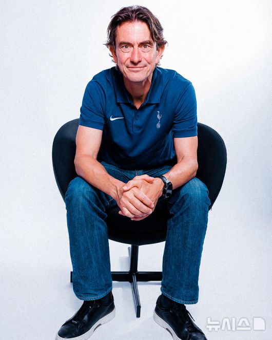 [서울=뉴시스] 잉글랜드 프로축구 프리미어리그(EPL) 토트넘홋스퍼 토마스 프랑크 감독. (사진=토트넘 SNS 캡처) *재판매 및 DB 금지