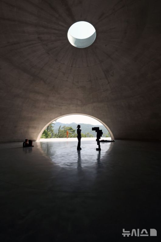 [원주=뉴시스] 박진희 기자 = 19일 강원 원주시 뮤지엄 SAN의 새로운 공간 ‘GROUND’를 처음으로 공개하여 전시에 한층 깊은 의미를 부여했다.2025.06.19. pak7130@newsis.com