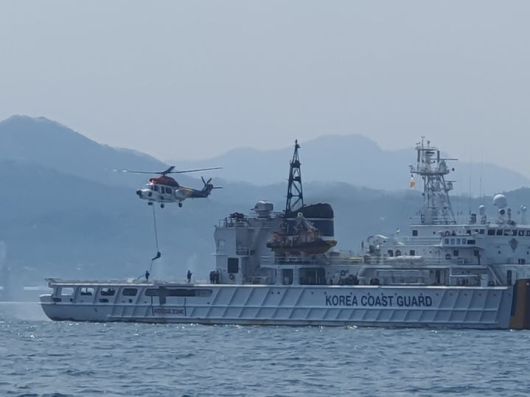 [동해=뉴시스] 동해해경이 묵호항에서 대테러 방어 훈련을 실시하고 있다.(사진=동해해경 제공)photo@newsis,com  *재판매 및 DB 금지