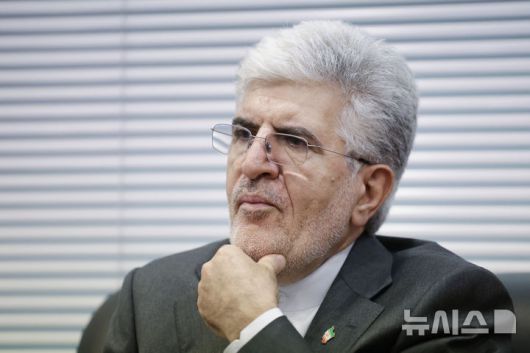 [서울=뉴시스] 최동준 기자 = 사이드 쿠제치 주한 이란대사가 20일 서울 용산구 주한이란이슬람공화국대사관에서 뉴시스와 인터뷰를 하고 있다. 2025.06.20. photocdj@newsis.com