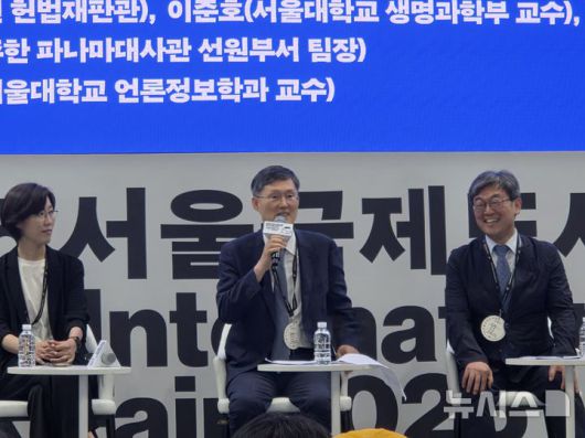 [서울=뉴시스] 조기용 기자 = 22일 서울 강남구 코엑스에서 열린 서울국제도서전에 연사로 참석한 문형배 전 헌법재판소장 권한대행. 2025.06.22. excuseme@newsis.com