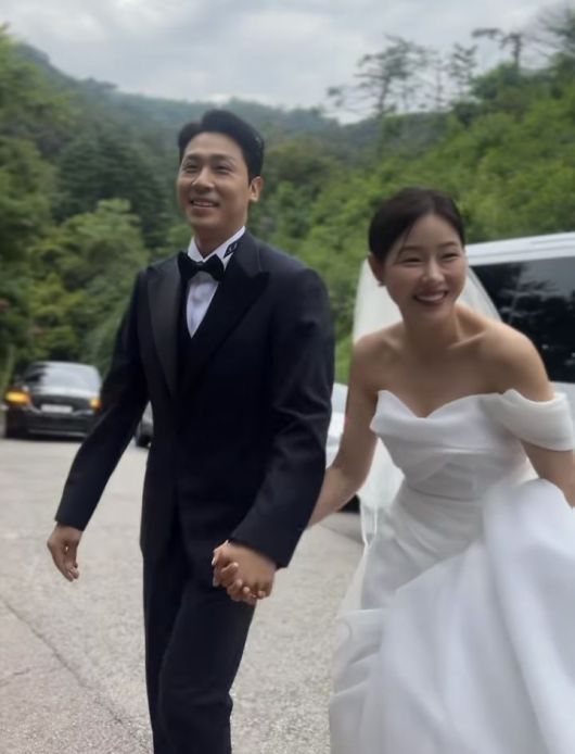 [서울=뉴시스] 김태술(왼쪽), 박하나. (사진=최여진 인스타그램 캡처) 2025.06.24. photo@newsis.com *재판매 및 DB 금지