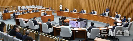 [서울=뉴시스] 김금보 기자 = 김민석 국무총리 후보자가 24일 서울 여의도 국회에서 열린 인사청문회에서 질문에 답하고 있다. 2025.06.24. kgb@newsis.com