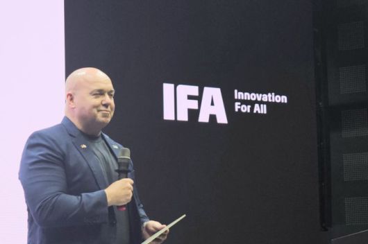 [서울=뉴시스]오는 9월 세계 최대 규모의 소비자 가전 및 생활 가전 전시회 '국제가전박람회(IFA) 2025'가 열린다. 라이프 린트너(Leif Lindner) IFA매니지먼트 CEO는 26일 행사를 앞두고 서울 삼성동 코엑스 스튜디오159에서 열린 기자간담회를 통해 "글로벌 브랜드, 스타트업, 리더들이 소비자와 직접 소통하는 독보적인 플랫폼으로서 산업의 중심 역할을 지속할 것"이라고 밝혔다. (사진=IFA 제공) photo@newsis.com *재판매 및 DB 금지