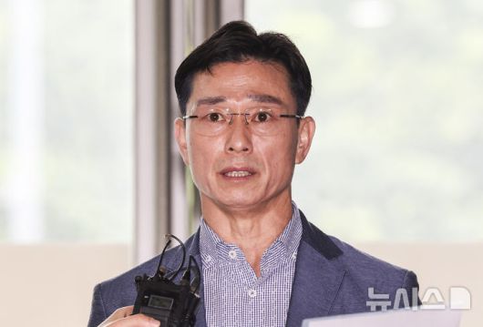 [서울=뉴시스] 김진아 기자 = 임성근 전 해병대 1사단장이 26일 서울 서초구 서초동에 마련된 이명현 채상병 특검 사무실에서 면담 전 입장문을 발표하고 있다. 2025.06.26. bluesoda@newsis.com