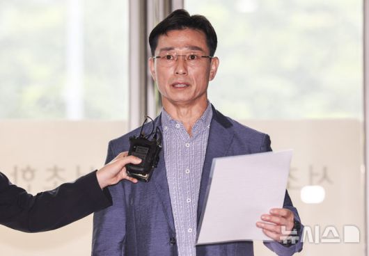 [서울=뉴시스] 김진아 기자 = 임성근 전 해병대 1사단장이 26일 서울 서초구 서초동에 마련된 이명현 채상병 특검 사무실에서 면담 전 입장문을 발표하고 있다. 2025.06.26. bluesoda@newsis.com