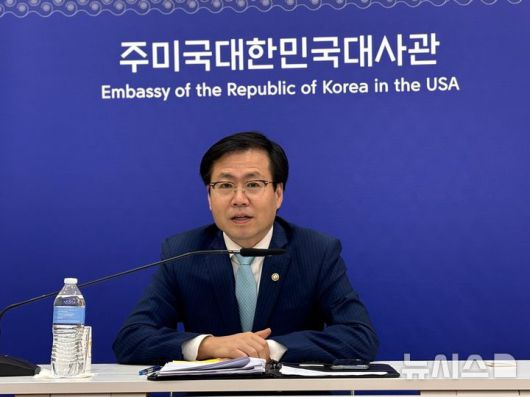 [워싱턴=뉴시스]이윤희 특파원 = 여한구 산업통상자원부 통상교섭본부장이 27일(현지 시간) 주미대사관에서 특파원 간담회를 열고 발언하고 있다. 2025.06.28.