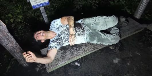 [뉴시스] 인천 계양산에 오른 유튜버. (출처=유튜브 '이충근') *재판매 및 DB 금지