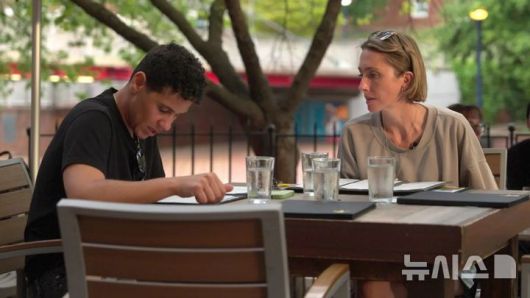 [뉴시스]가족과 함께 동부 해안의 새 집에 정착한 레이. (사진=BBC) 2025.7.1