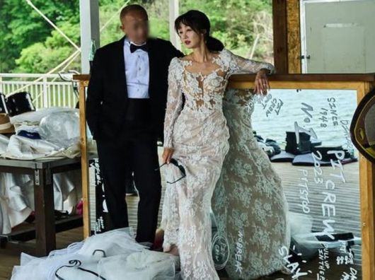 [서울=뉴시스] 배우 최여진이 남편과 함께 찍은 화보를 공개했다. (사진=최여진 인스타그램 캡처) 2025.07.03. photo@newsis.com *재판매 및 DB 금지