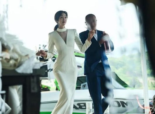 [서울=뉴시스] 배우 최여진이 남편과 함께 찍은 화보를 공개했다. (사진=최여진 인스타그램 캡처) 2025.07.03. photo@newsis.com *재판매 및 DB 금지