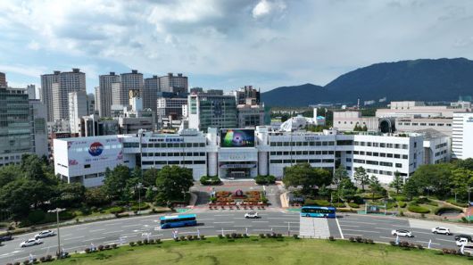 [창원=뉴시스] 강경국 기자 = 경남 창원시청 전경. (사진=창원시청 제공). 2025.07.04. photo@newsis.com *재판매 및 DB 금지