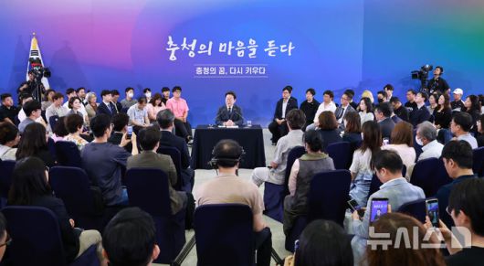 [대전=뉴시스] 고범준 기자 = 이재명 대통령이 4일 대전컨벤션센터에서 열린 '충청에서 듣다, 충청 타운홀 미팅'에서 발언하고 있다. (대통령실통신사진기자단) 2025.07.04. bjko@newsis.com