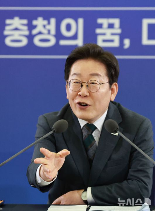 [대전=뉴시스] 고범준 기자 = 이재명 대통령이 4일 대전컨벤션센터에서 열린 '충청에서 듣다, 충청 타운홀 미팅'에서 발언하고 있다. (대통령실통신사진기자단) 2025.07.04. bjko@newsis.com