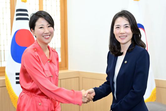 [서울=뉴시스]김진아 외교부 2차관은 7일 방한 중인 이성아 국제이주기구(IOM) 운영개혁 사무차장과 면담했다. (사진=외교부 제공) 2025.07.07 *재판매 및 DB 금지