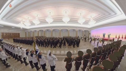 [서울=뉴시스] 김정은 북한 국무위원장이 8일 김일성 주석 사망 31주기를 맞아 금수산태양궁전을 참배하고 있다. 김 위원장은 이날 0시 금수산태양궁전을 찾았으며 박태성, 최룡해, 조용원 등 당 중앙위원회 정치국 상무위원 및 당정 간부 등이 동행했다. (사진=조선중앙TV 캡쳐) 2025.07.08. photo@newsis.com *재판매 및 DB 금지