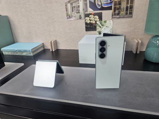 [뉴욕=뉴시스] 박은비 기자 = (사진 왼쪽부터) 갤럭시 Z 플립7, 폴드7 민트 색상. 2025.07.09. silverline@newsis.com *재판매 및 DB 금지