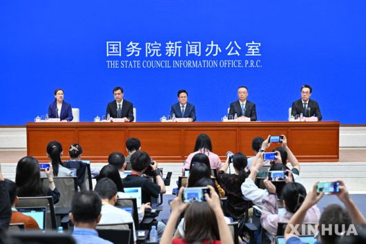 [베이징=신화/뉴시스] 중국 국가발전개혁위원회가 9일 베이징에서 '제14차 5개년 계획' 성과 발표 기자회견을 열고 있다. 2025.07.09