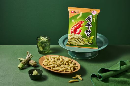 [서울=뉴시스] 농심이 신제품 와사비새우깡을 출시했다. (사진=농심 제공)  *재판매 및 DB 금지