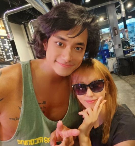 [서울=뉴시스] 김요한(왼쪽), 김완선. (사진=김완선 인스타그램 캡처) 2025.07.11. photo@newsis.com *재판매 및 DB 금지