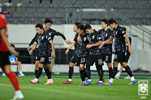 [서울=뉴시스] 홍콩전 득점에 기뻐하는 한국 남자 축구 대표팀 선수단. (사진=대한축구협회 제공) *재판매 및 DB 금지