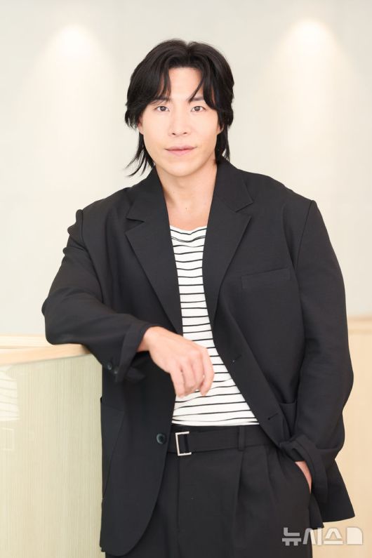 [서울=뉴시스] 황준선 기자 = 배우 태원석이 지난 10일 서울 중구 뉴시스에서 인터뷰에 앞서 포즈를 취하고 있다. 2025.07.21. hwang@newsis.com