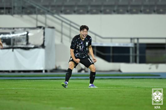 [서울=뉴시스] 이영환 기자 = 11일 용인 미르스타디움에서 열린 2025 동아시아축구연맹(EAFF) E-1챔피언십(동아시안컵) 홍콩과 한국의 경기, 강상윤이 골을 넣고 기뻐하고 있다. (사진=대한축구협회 제공) 2025.07.11. photo@newsis.com *재판매 및 DB 금지